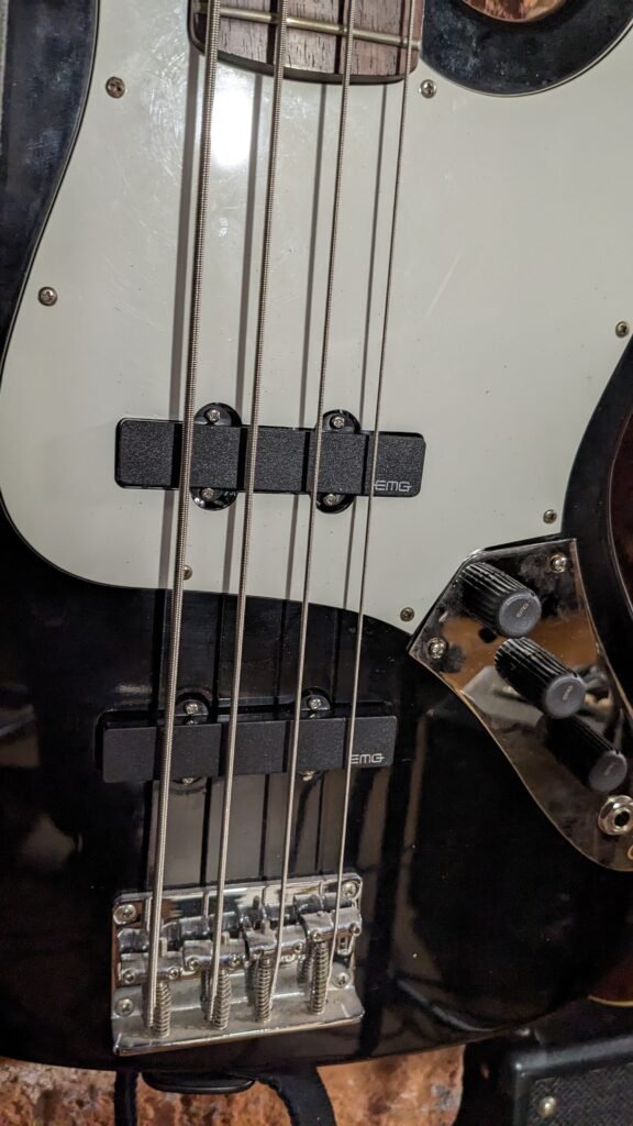 EMG pickups in a Jazz style bass